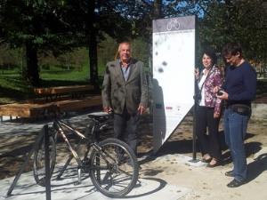 Na fotografiji je kolesarsko počivališče v idrijski Mejci, ki je bilo urejeno v okviru projekta.